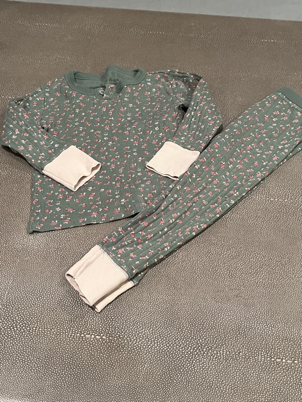 Kids Green Floral Long-Sleeve Pajama Set with Cream Cuffs